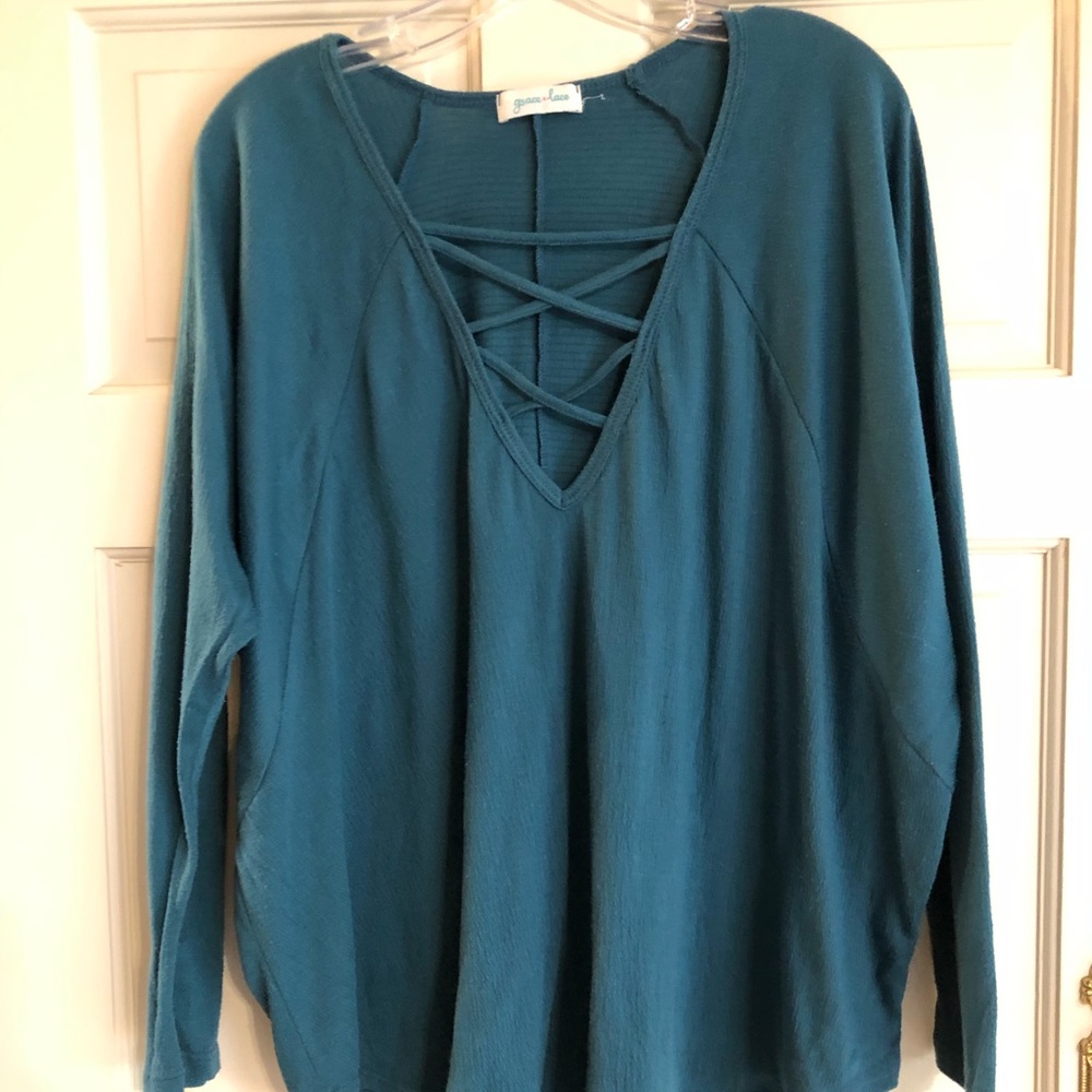 Crisscross front top